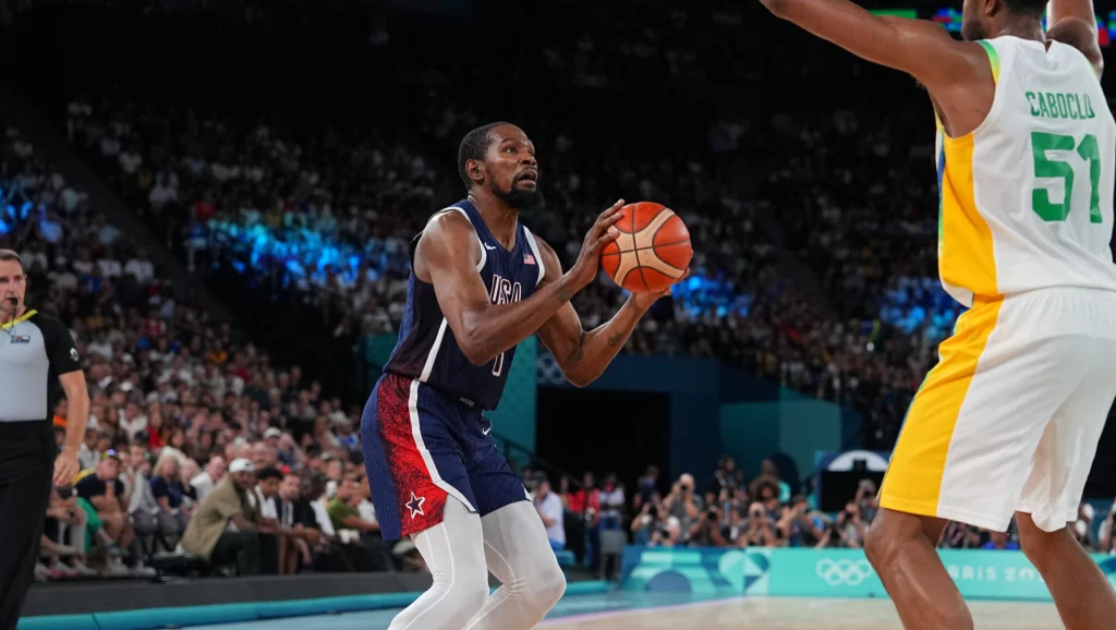 Kevin Durant là 1 trong 5 cầu thủ ghi trên 300 điểm tại Olympic